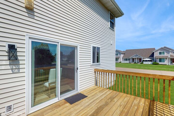 Property Photo: 495 SE Meadowlark Lane IA 50263