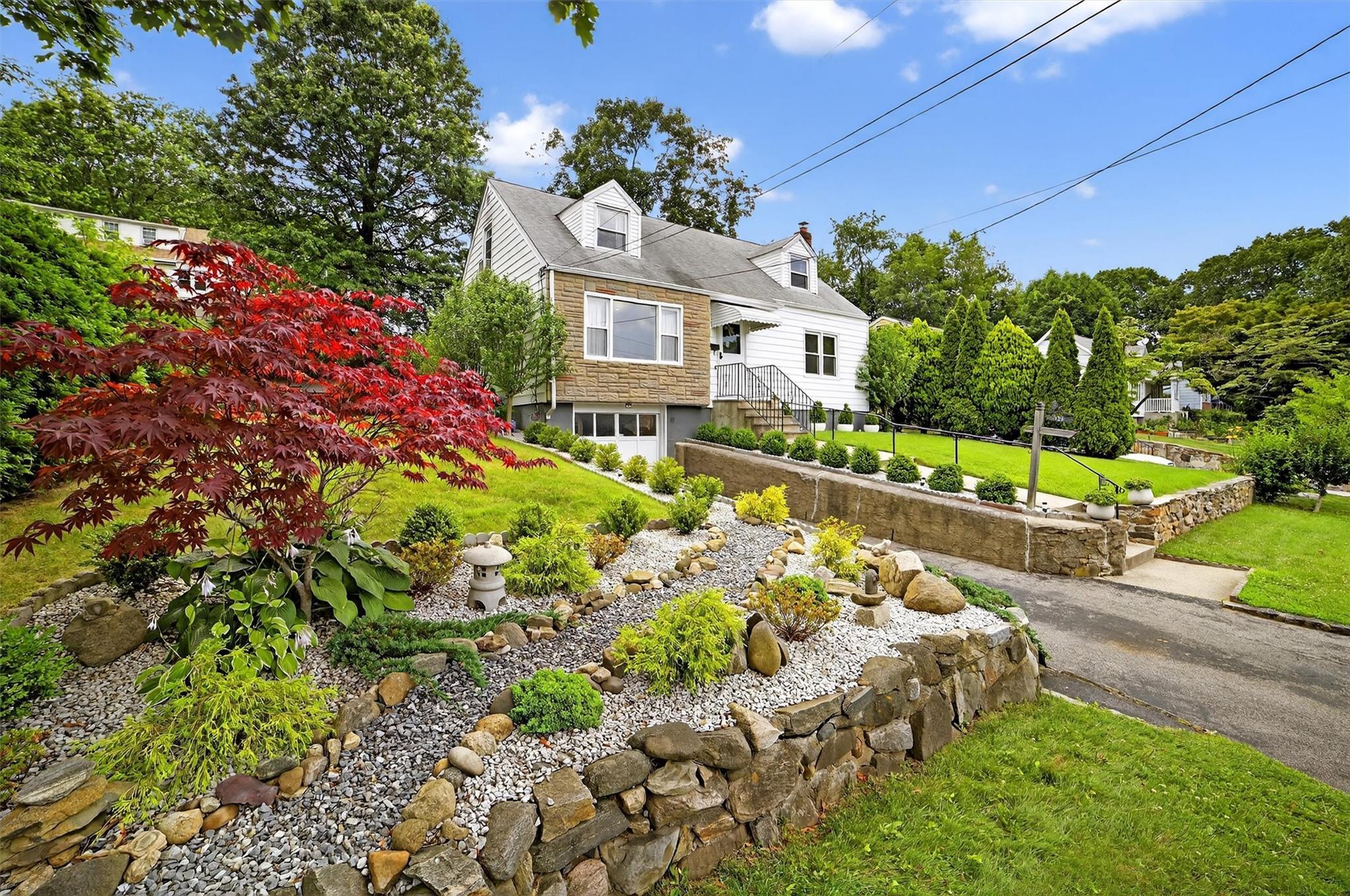Property Photo:  130 Cresthill Road  NY 10710 