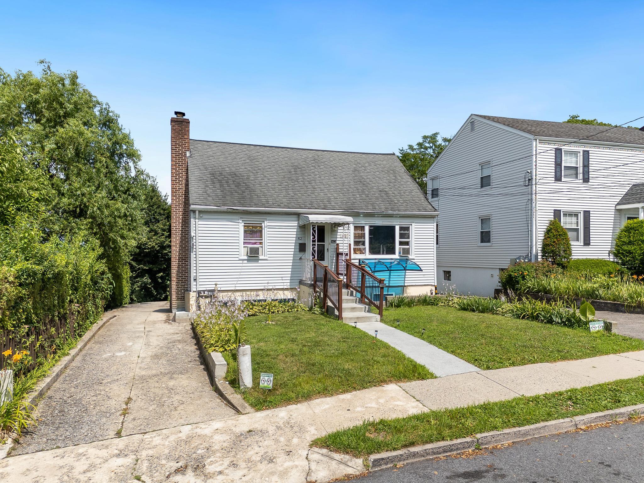 Property Photo:  42 Jefferson Avenue  NY 10606 