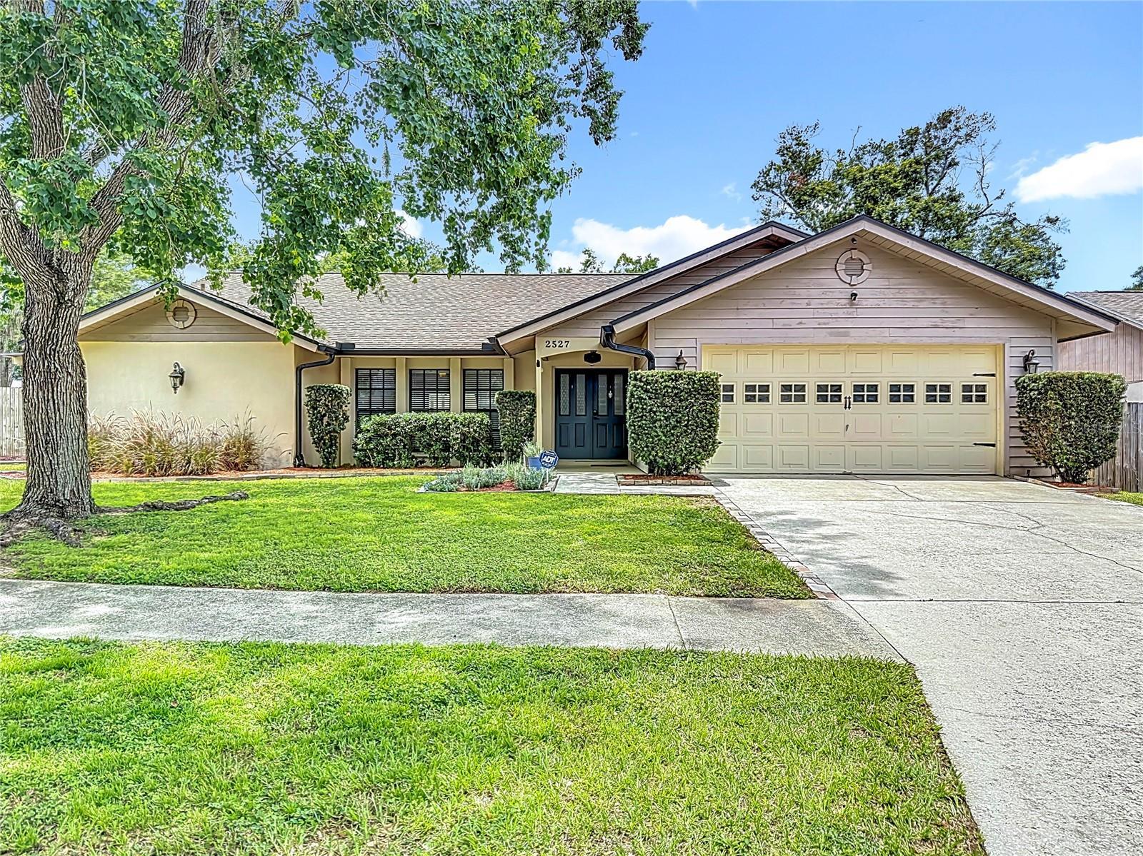 2527 Arborwood Drive  Valrico FL 33596 photo