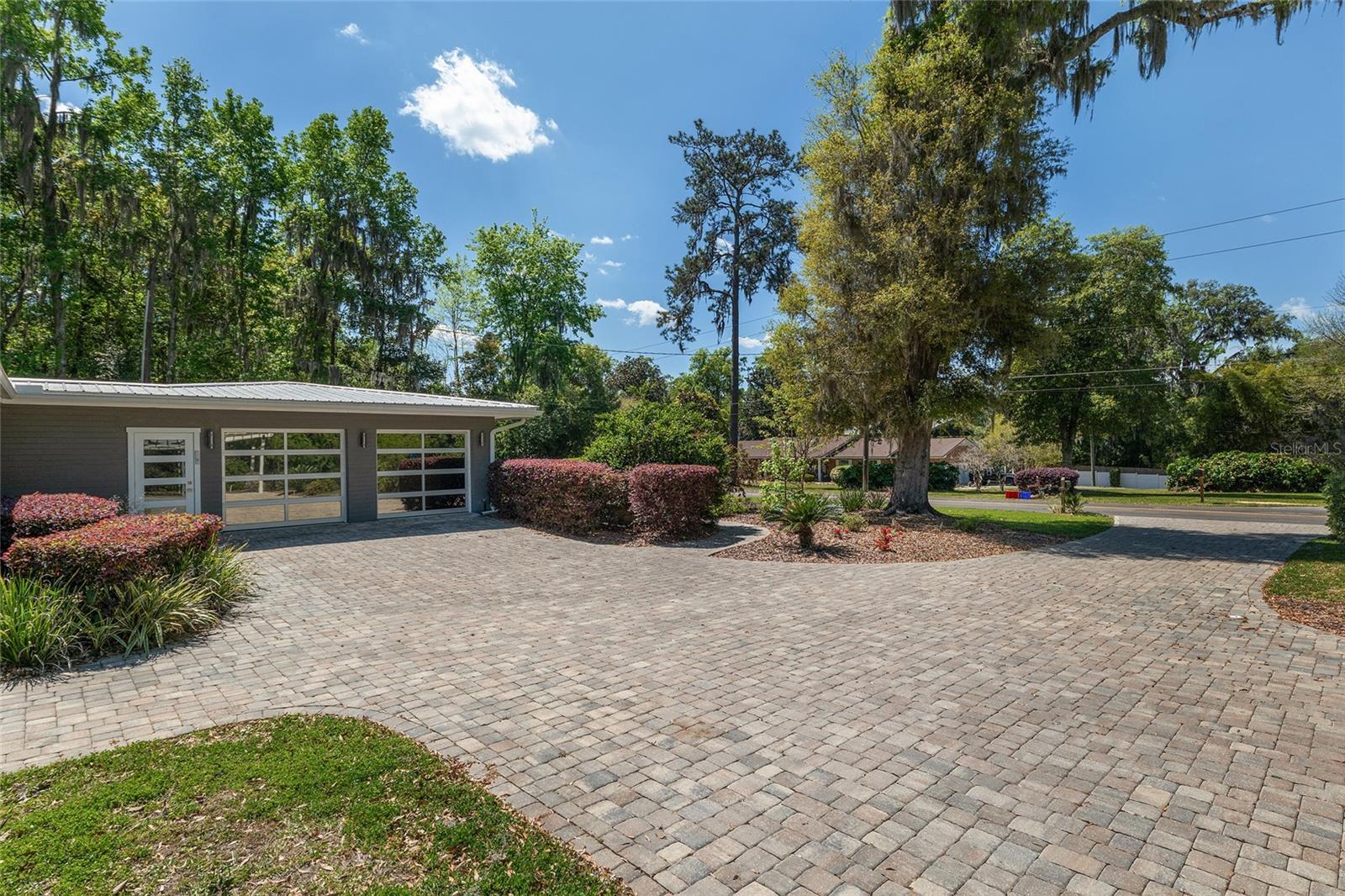 Property Photo: 601 NW 23rd Street FL 32607