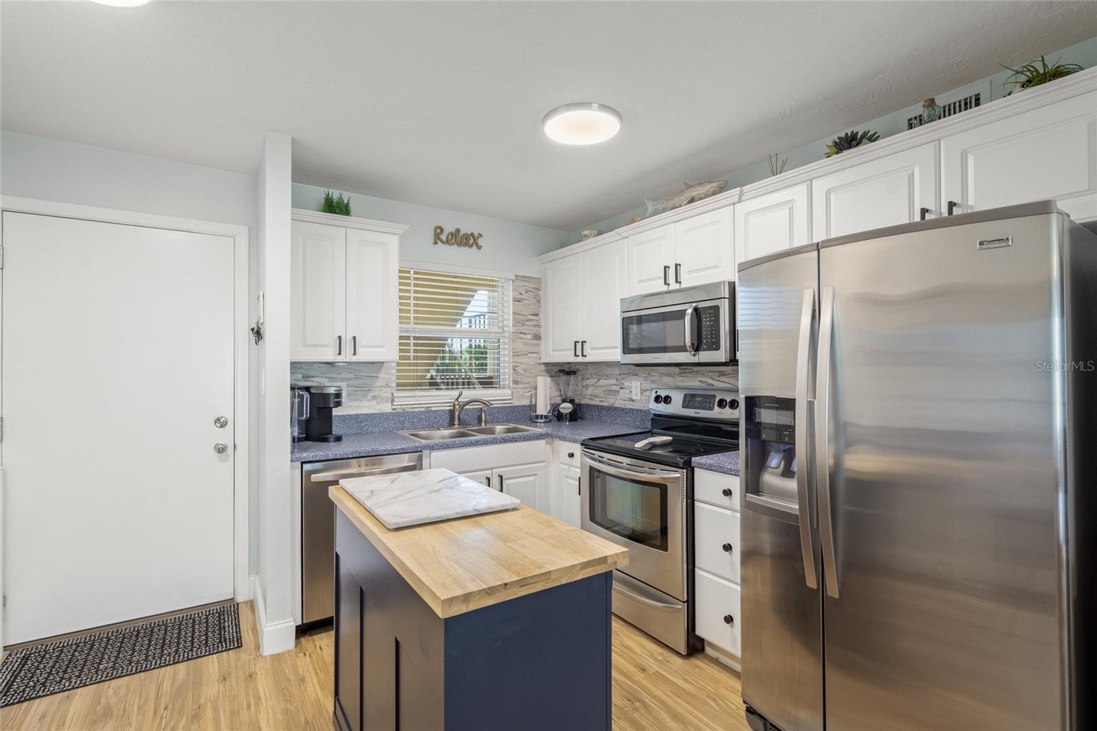 Property Photo: 915 Beach Road 215 FL 34242