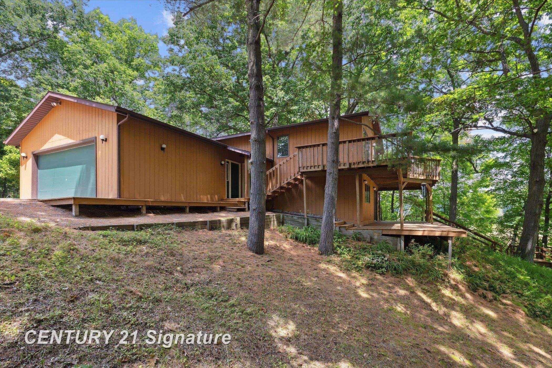 Property Photo: 5092 N Lake Sanford Road MI 48657
