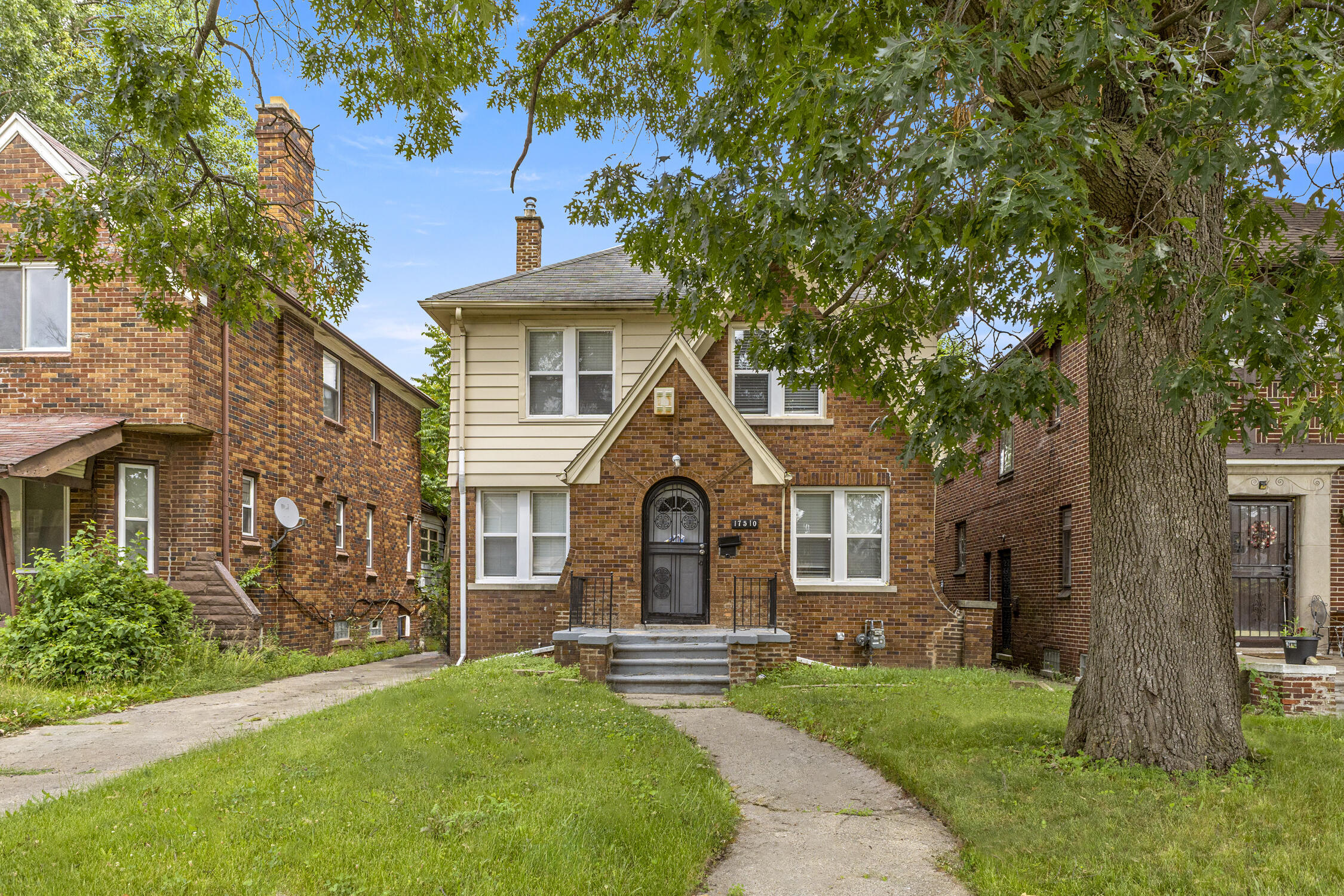 Property Photo: 17510 Woodingham Drive MI 48221