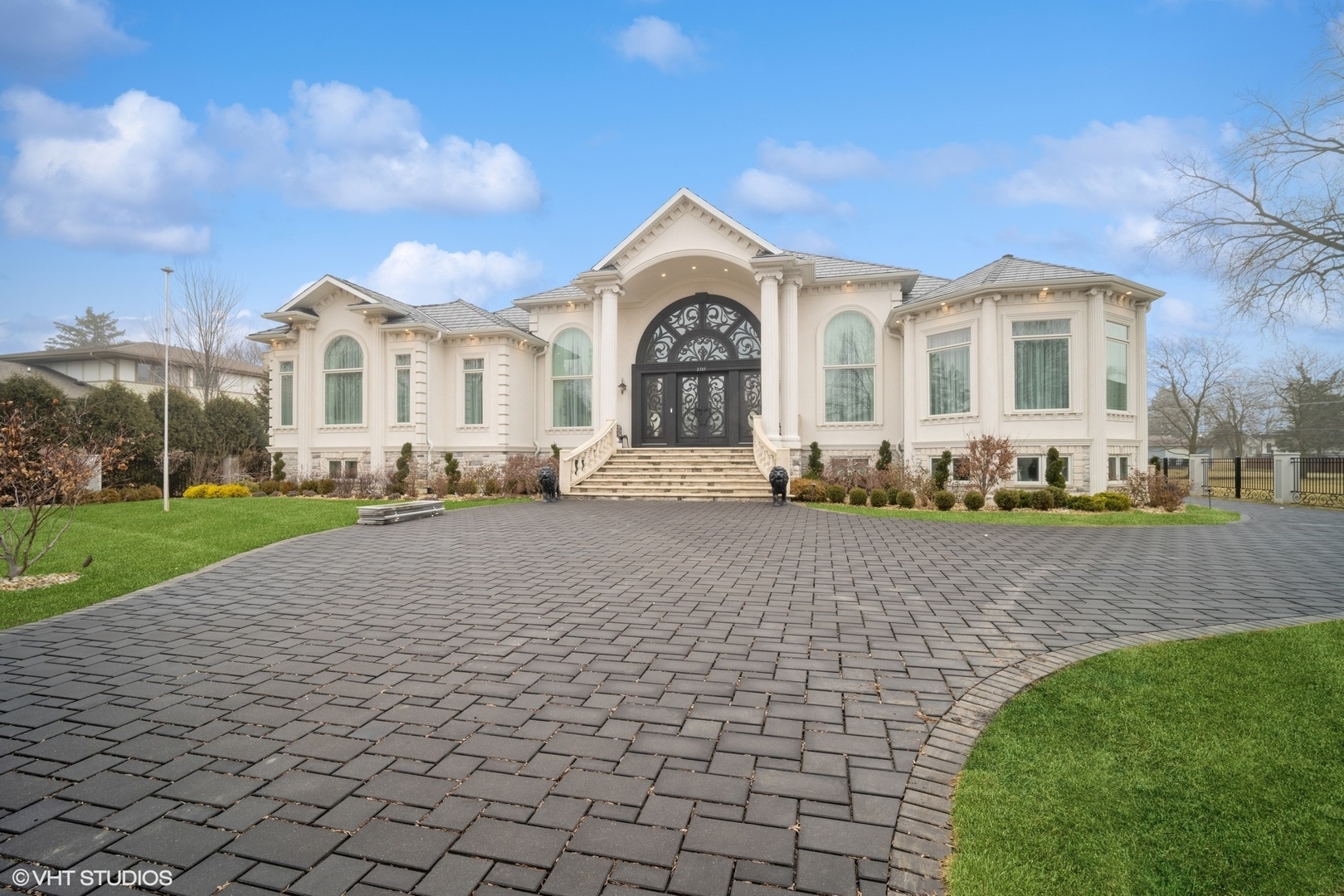 Property Photo:  2315 N Arlington Heights Road  IL 60004 