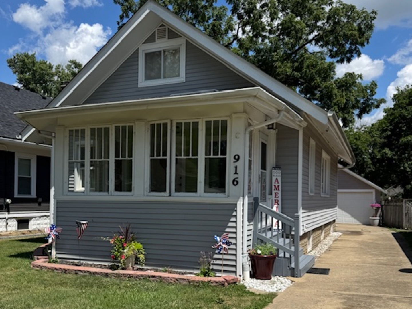 Property Photo: 916 Pearl Street IL 60505
