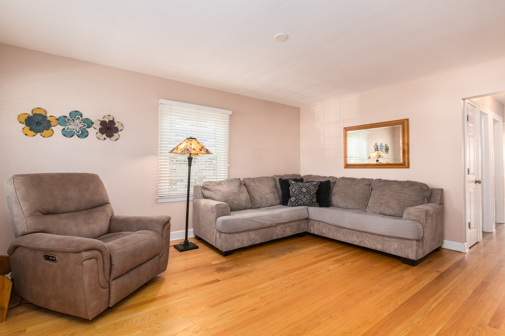 Property Photo: 3345 N Page Avenue IL 60634