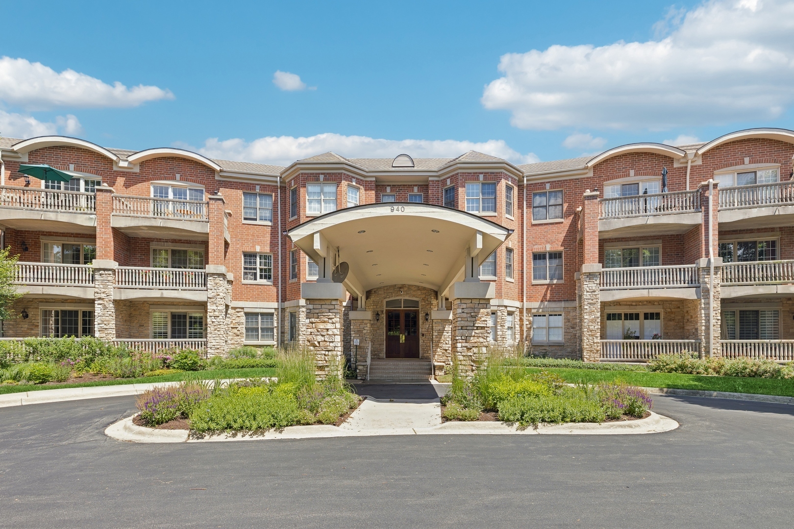 940 Augusta Way 315  Highland Park IL 60035 photo