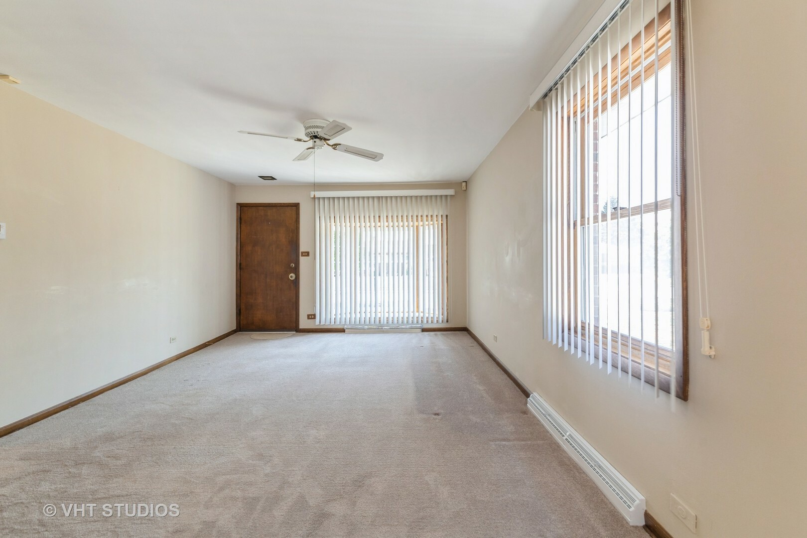 Property Photo: 205 W 29th Place IL 60411