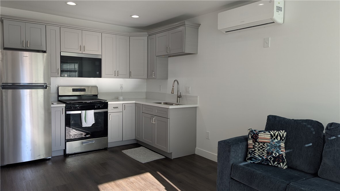 Property Photo: 25214 Oak St CA 90717