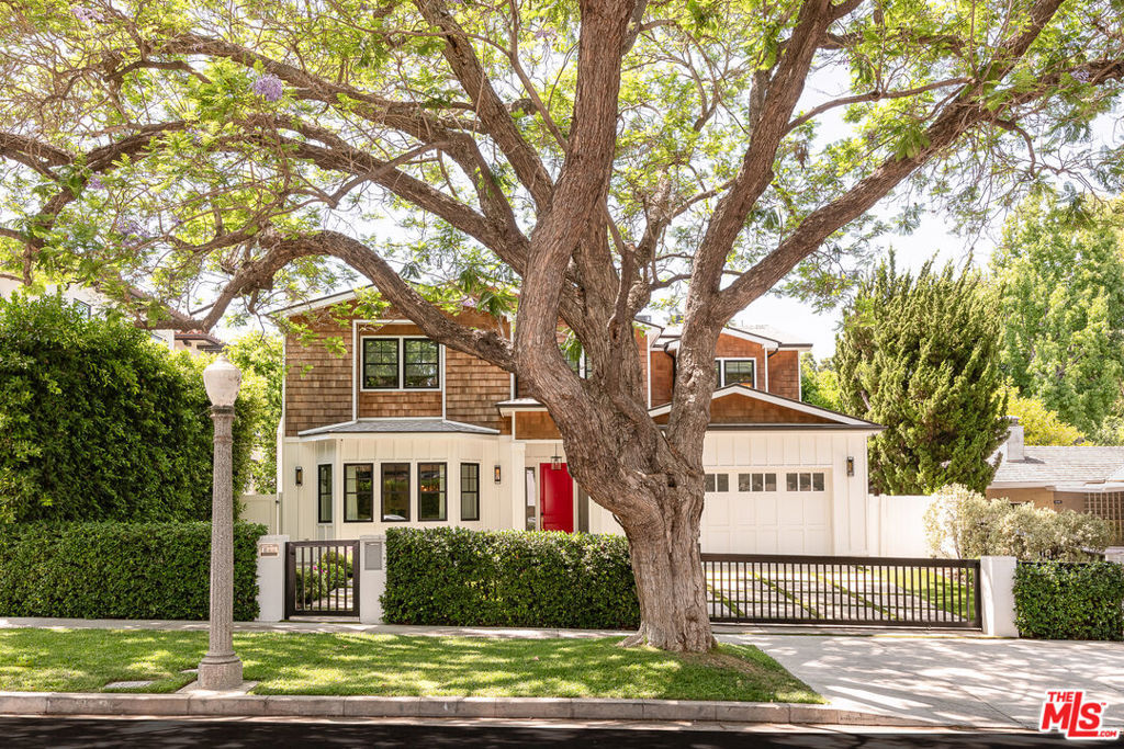 Property Photo:  4117 Dixie Canyon Avenue  CA 91423 