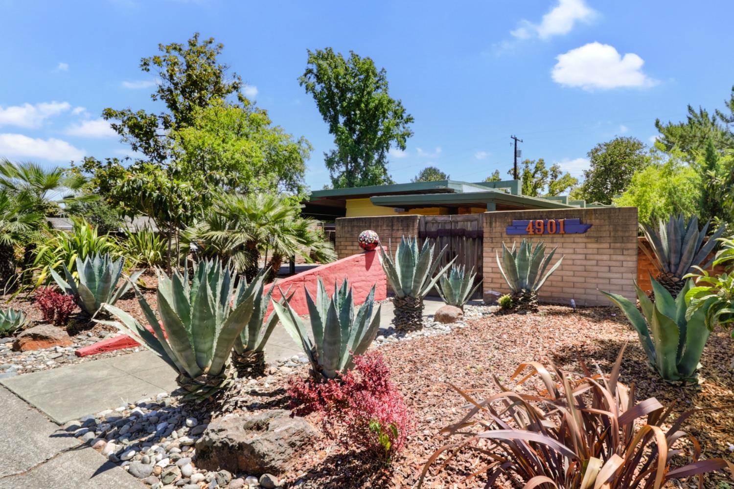 4901 Crestwood Way  Sacramento CA 95822 photo