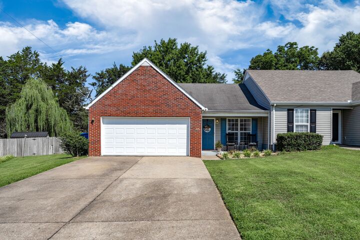 Property Photo:  413 Keswick Ct  TN 37167 