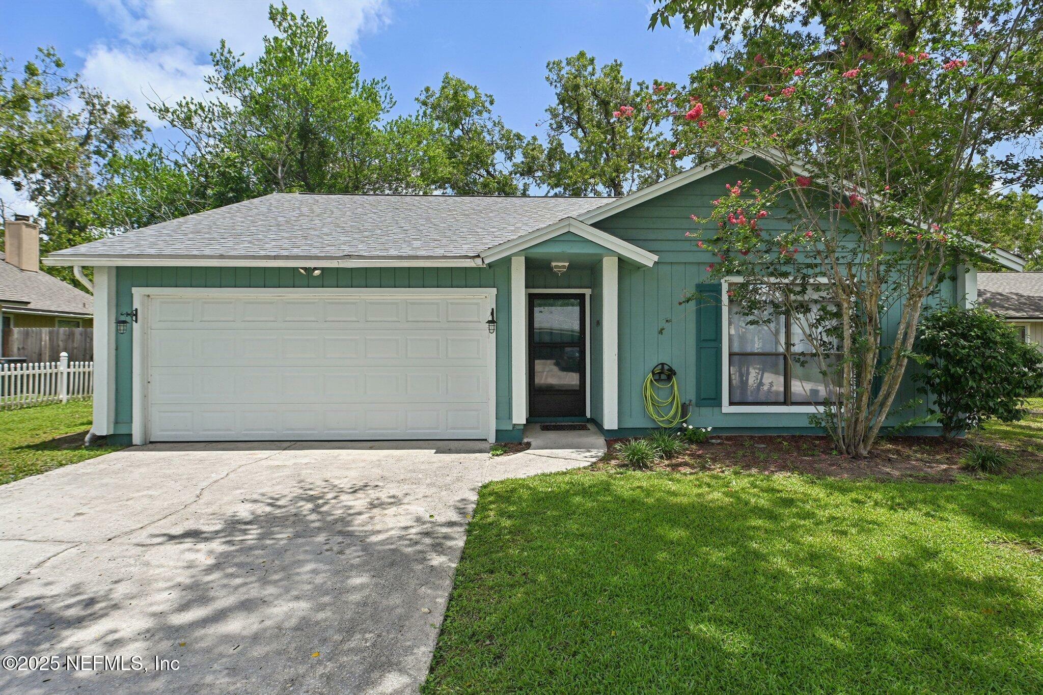 Property Photo: 8463 Seton Court FL 32244