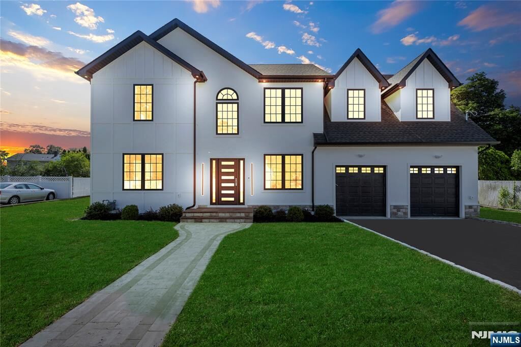 Property Photo:  12 Thistle Court  NJ 07512 