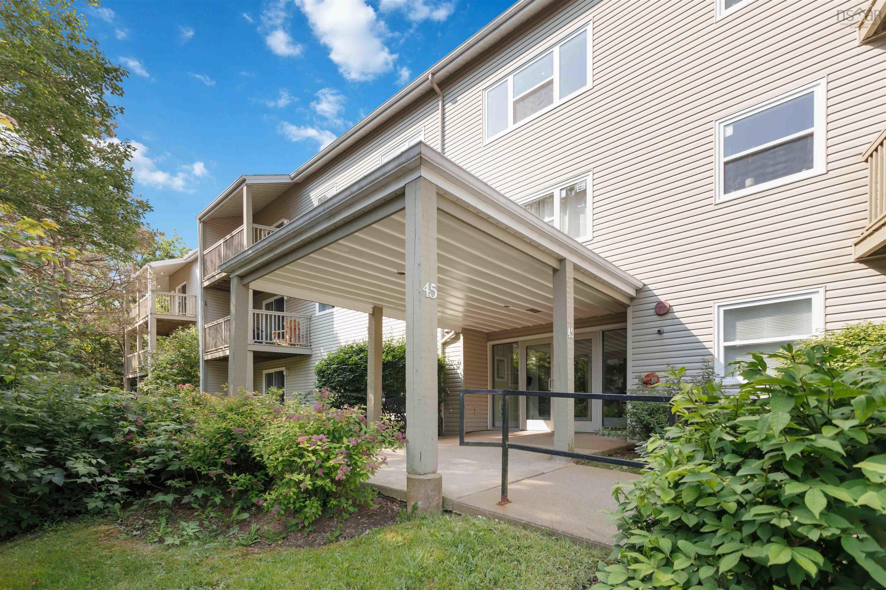 Photo de la propriété:  105 45 Chelton Woods Lane  NS B3M 3Z7 