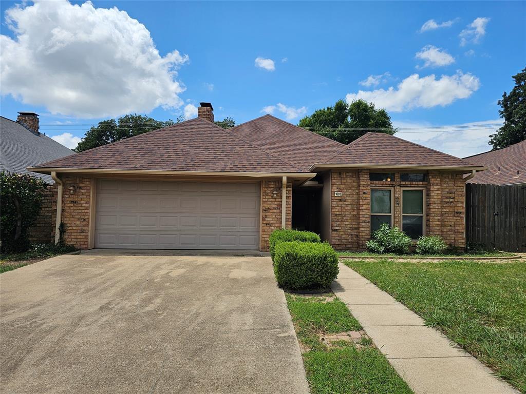 Property Photo: 1605 High Crest Court TX 75061