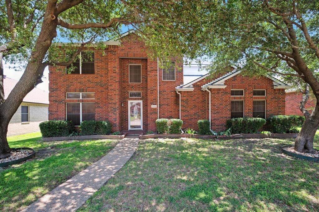 Property Photo:  506 Hugh Walker Drive  TX 75149 