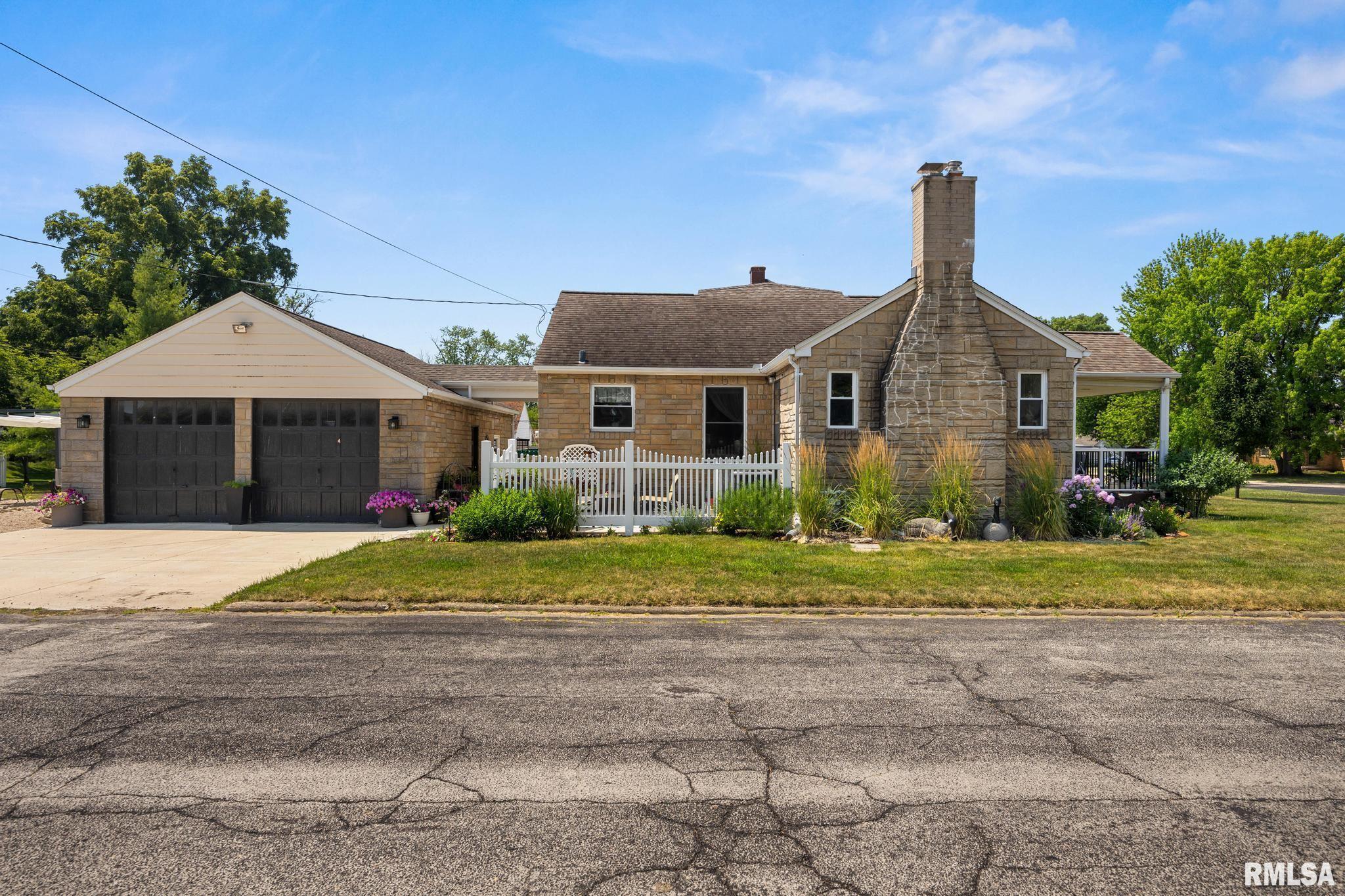 Property Photo: 3126 N Avalon Place IL 61604