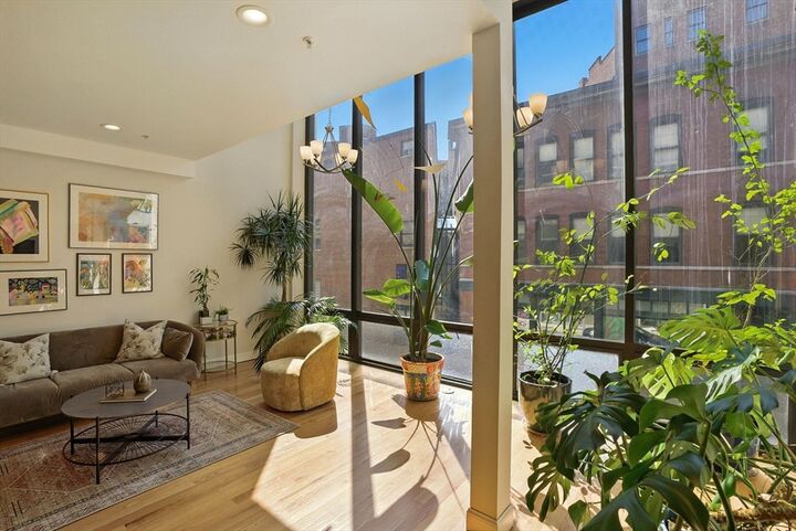 Property Photo: 17 Kearney Sq 206 MA 01852