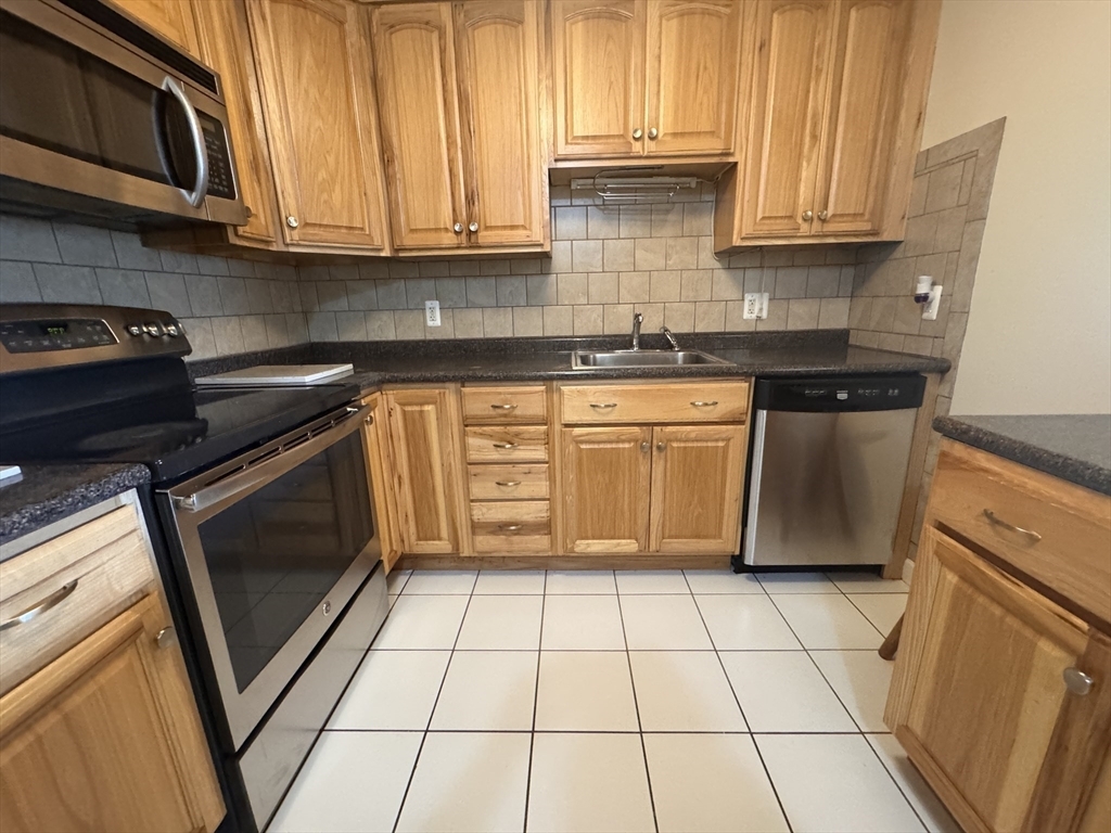 Property Photo: 11 Weld St 37 MA 01702