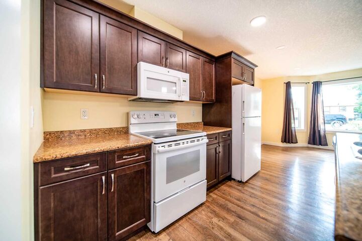 Photo de la propriété:  1206 5 Avenue  AB T9W 1L8 