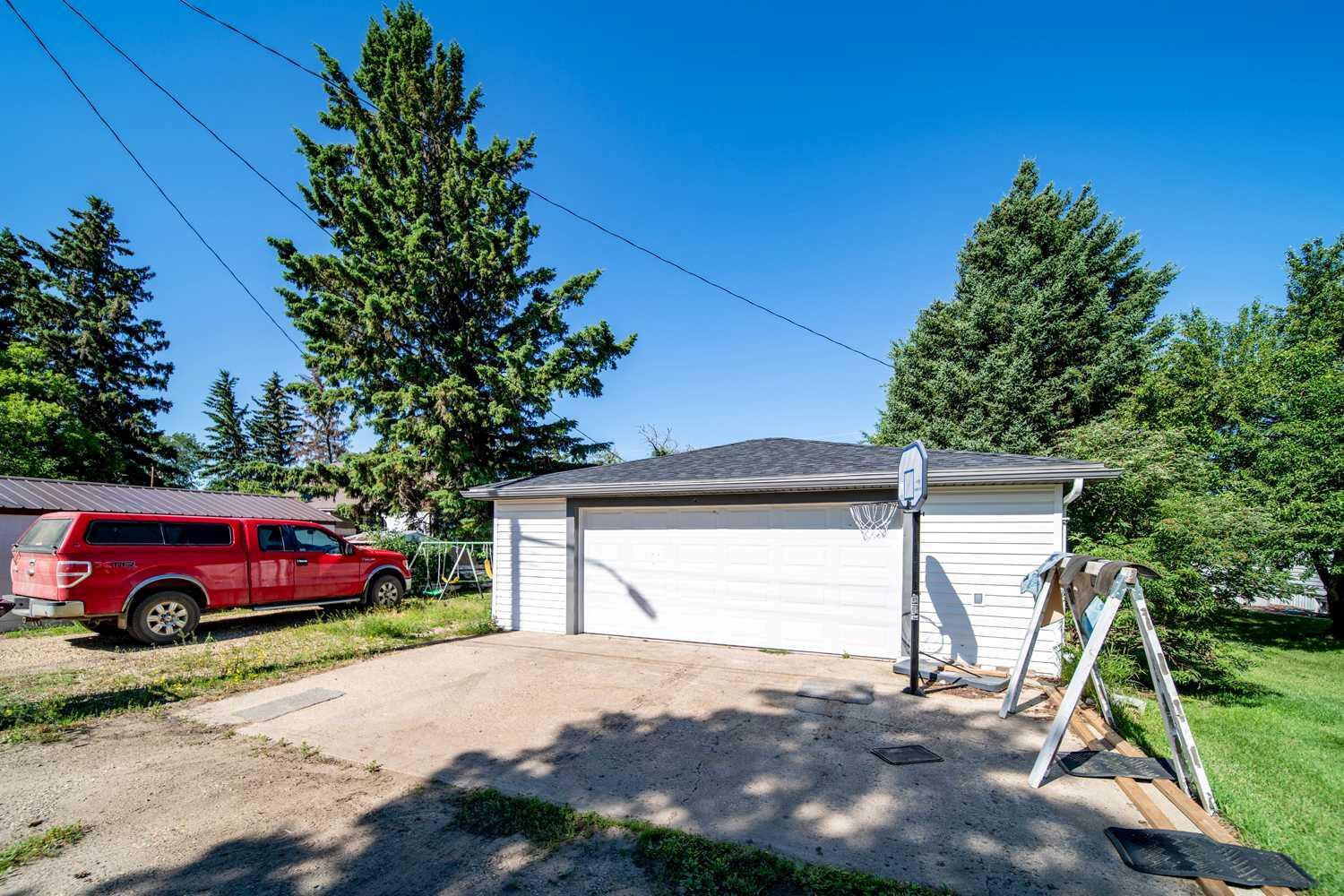 Property Photo: 49 Rydberg Street AB T0B 2E0