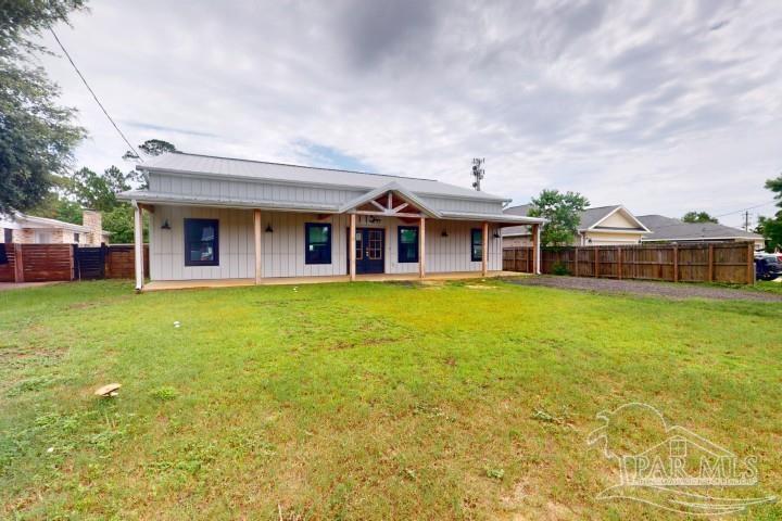 Property Photo: 115 Ridgewood Ave FL 32569