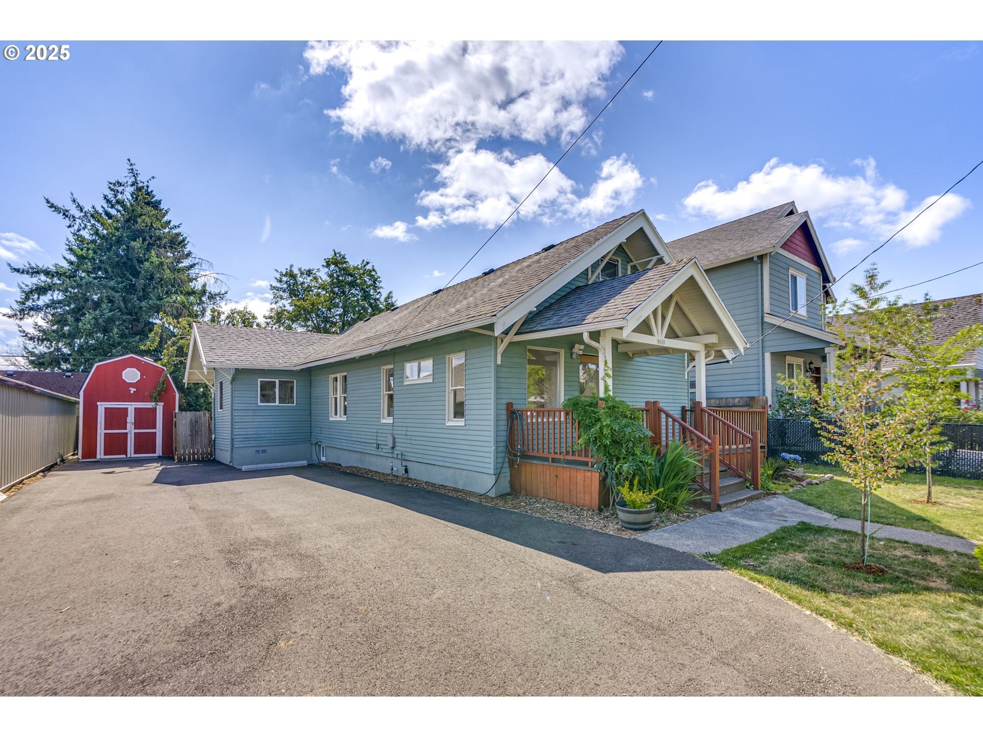 Property Photo: 6020 SE 83rd Ave OR 97266