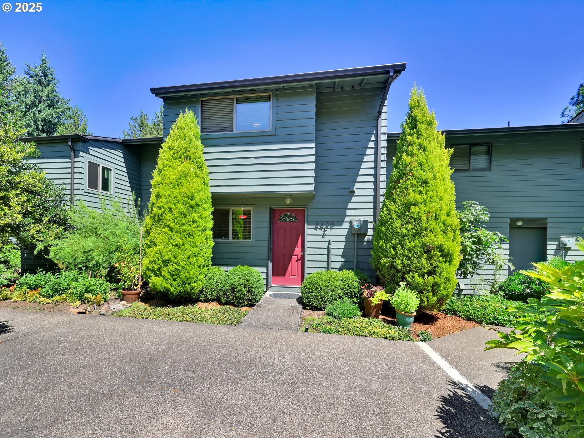 Property Photo: 4439 Fox Hollow Rd 2 OR 97405