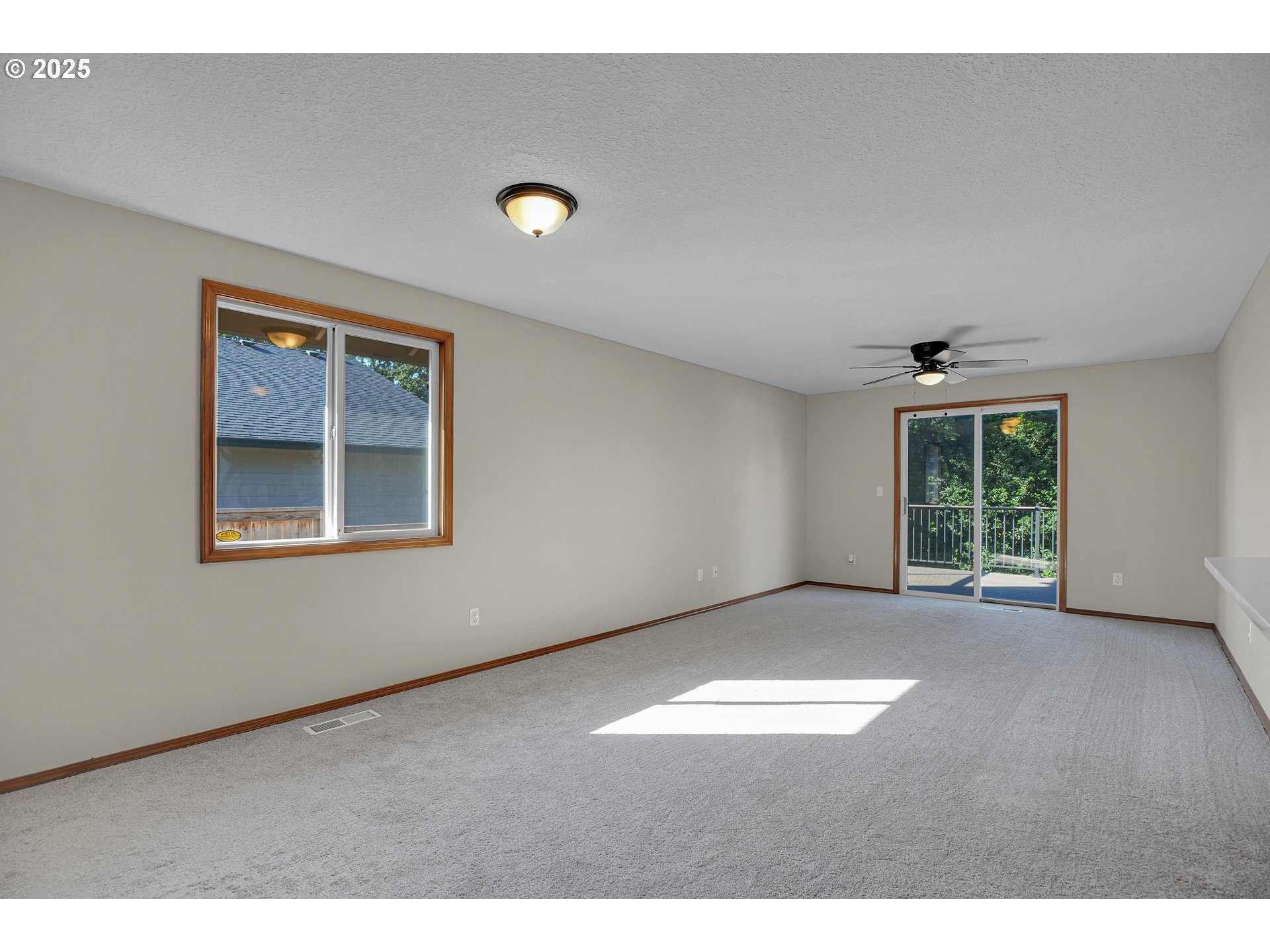 Property Photo: 16610 SE Valley View Rd OR 97267