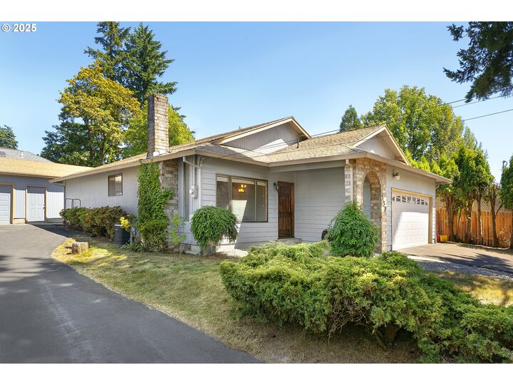 Property Photo: 132 SE 214th Ave OR 97030