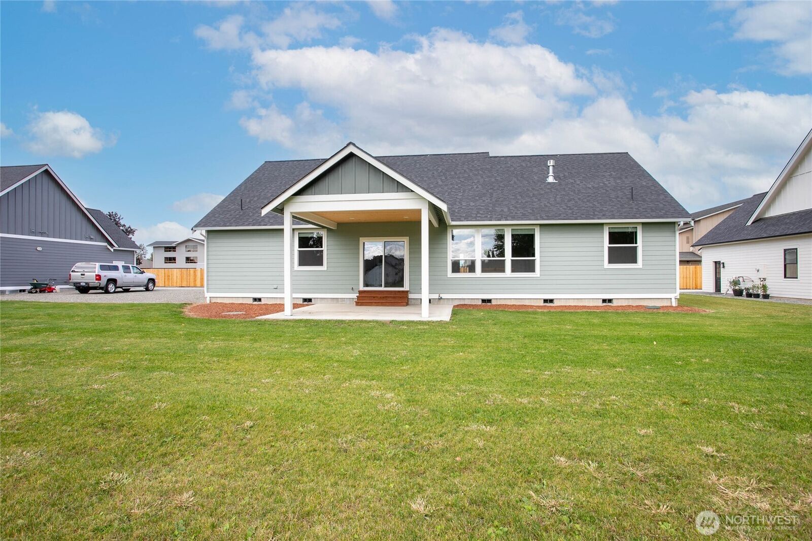 Property Photo:  1204 E Georgia Lane  WA 98247 