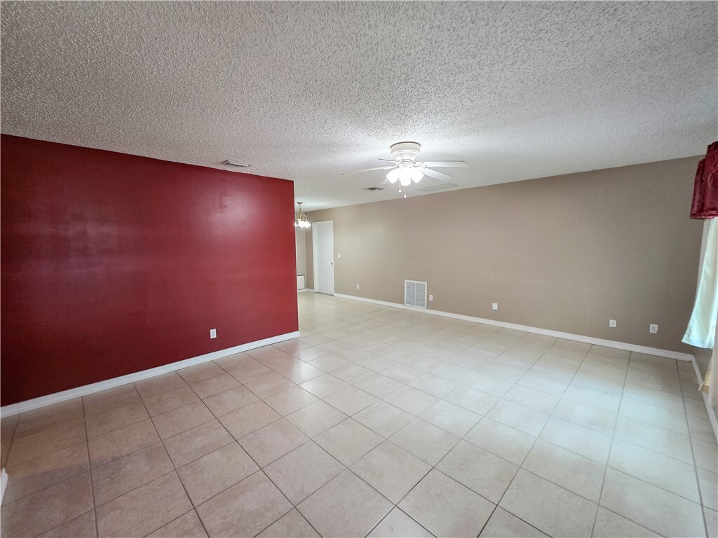 Property Photo: 725 17th Place SW FL 32962