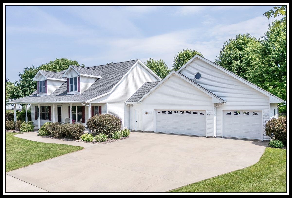 Property Photo: 1508 Cedarhurst Drive WI 54961-2299