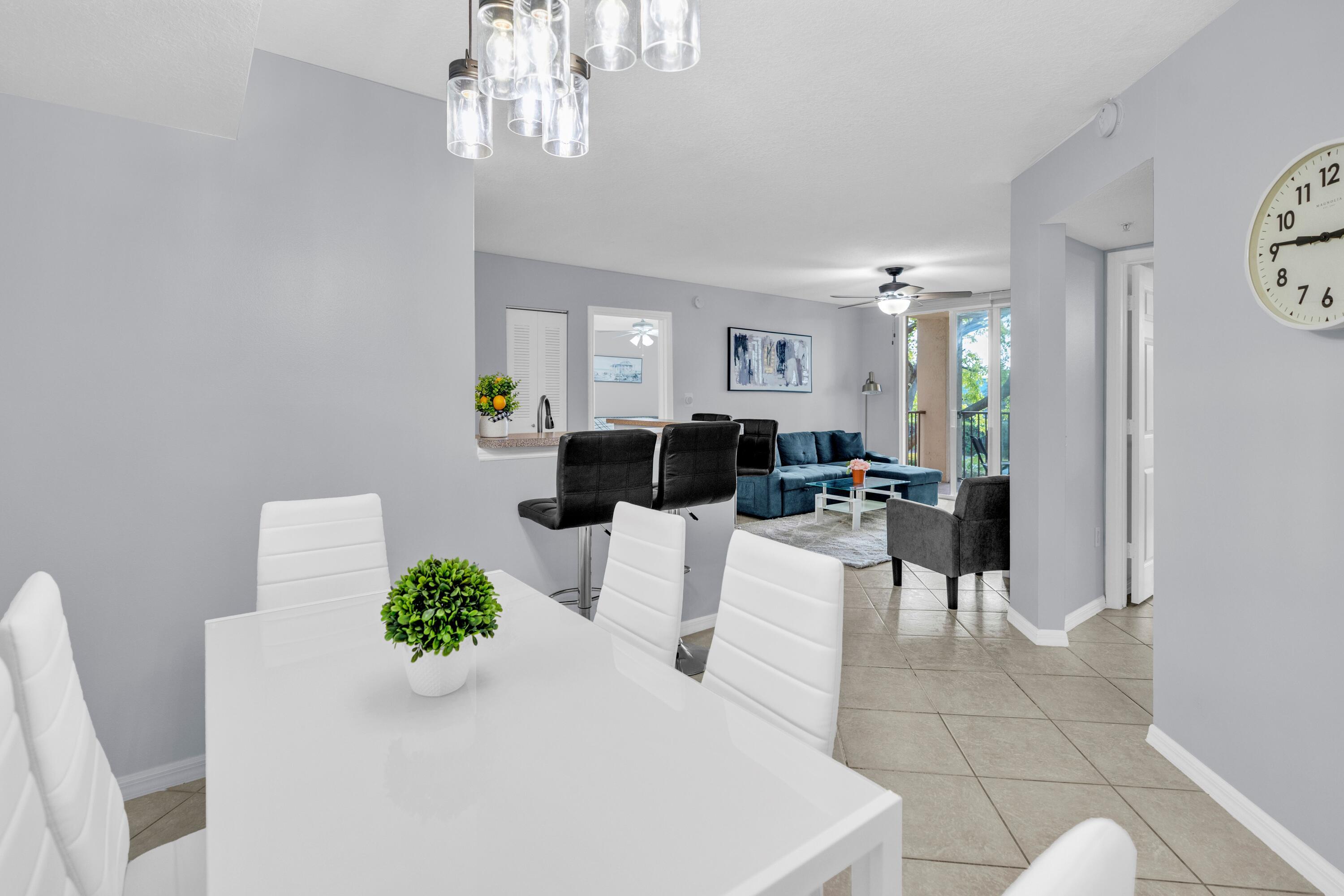 Property Photo: 214 Villa Circle 214 FL 33435