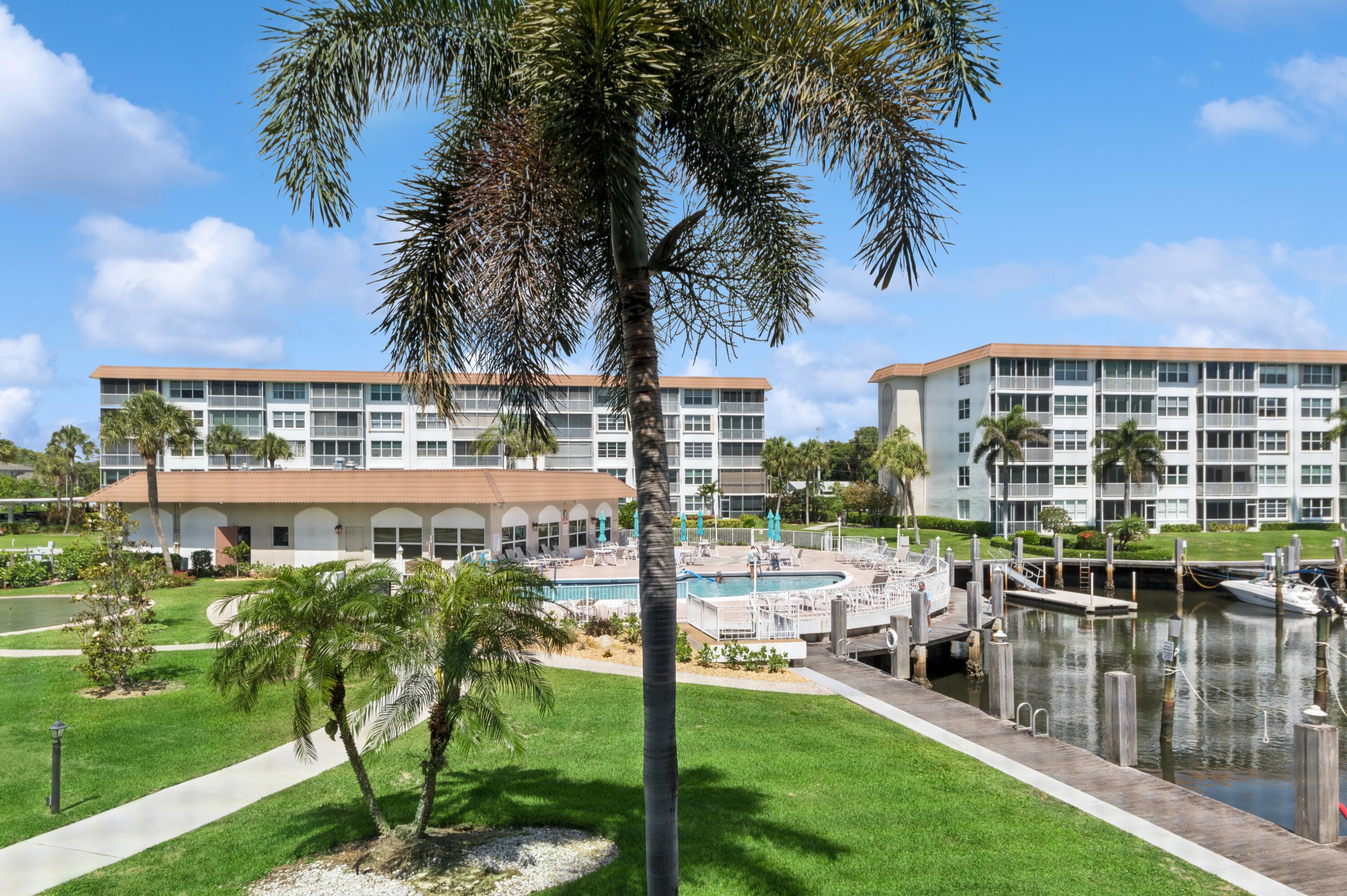 Property Photo: 911 Gardenia 252 Drive 252 FL 33483