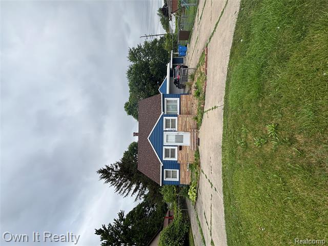 Property Photo: 5696 Kinloch Street MI 48127