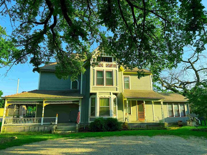 Property Photo: 1357 S Broadway Ave KS 67211-3127