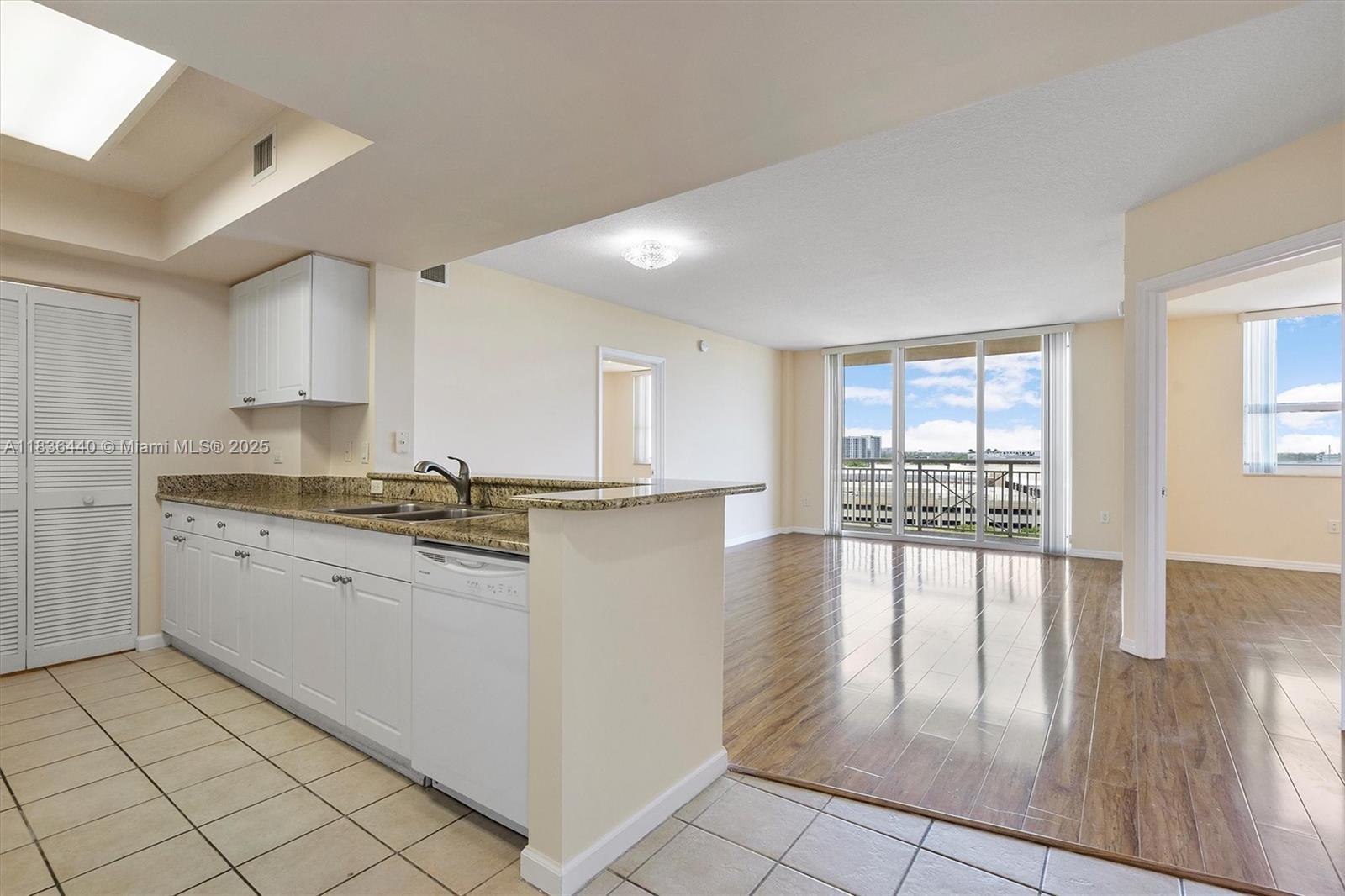 Property Photo: 19501 W Country Club Dr 912 FL 33180