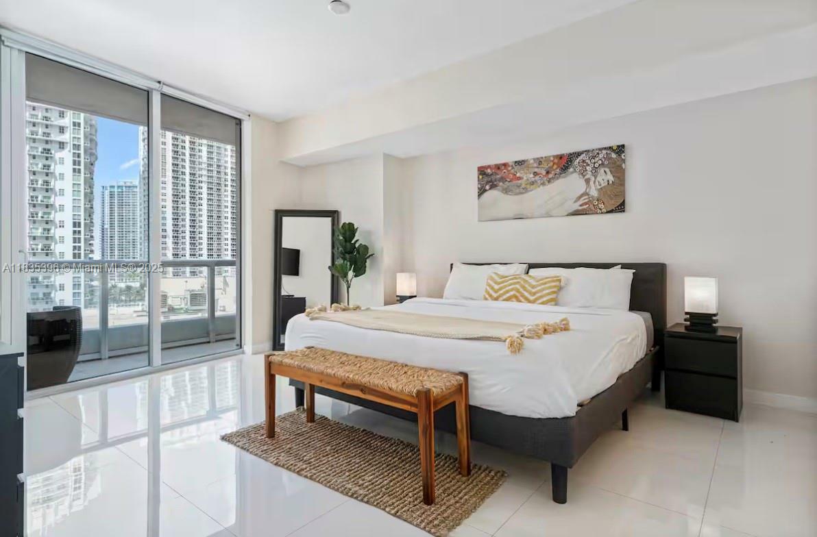 Property Photo: 485 Brickell Ave 1606 FL 33131