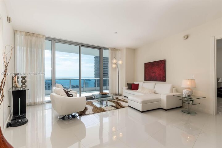 Property Photo: 200 Biscayne Boulevard Way 4603 FL 33131