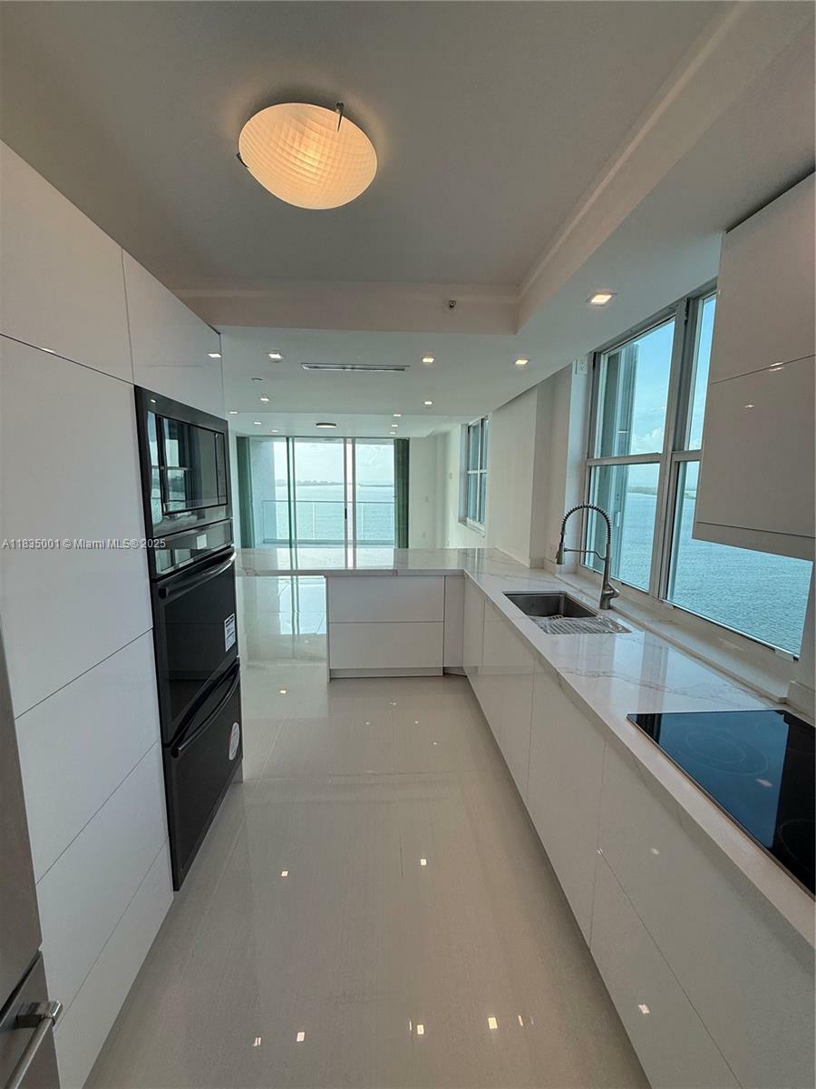 Property Photo: 800 Claughton Island Dr 2405 FL 33131