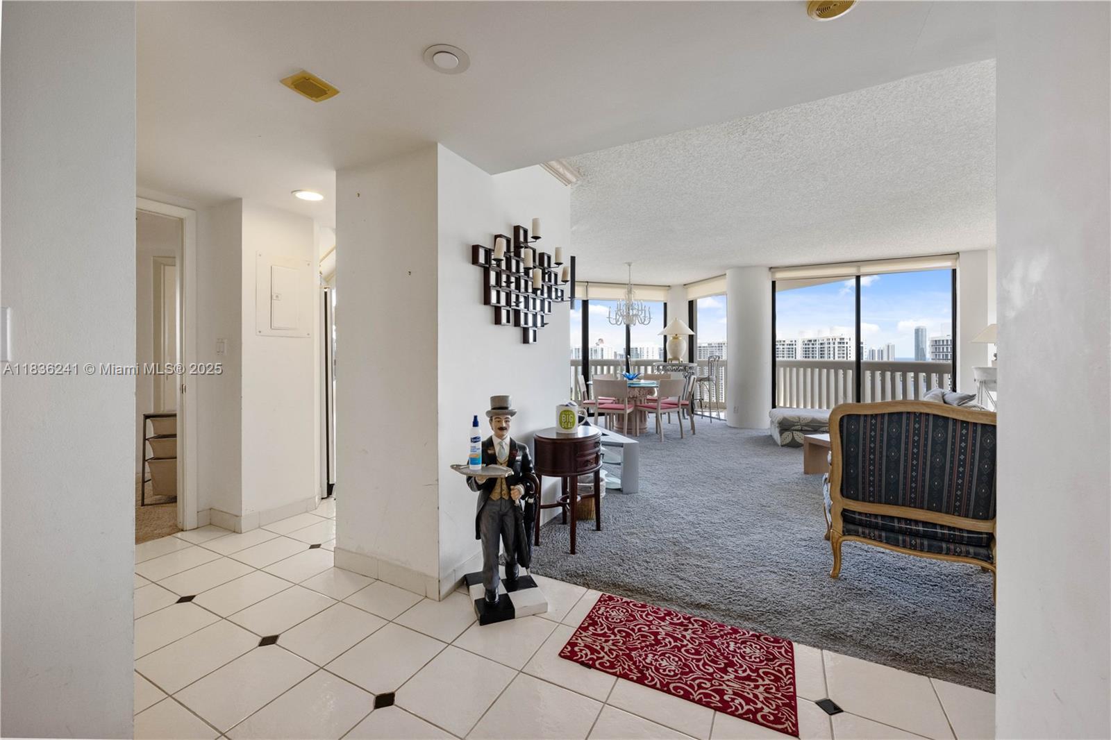 Property Photo:  1000 W Island Blvd 2909  FL 33160 