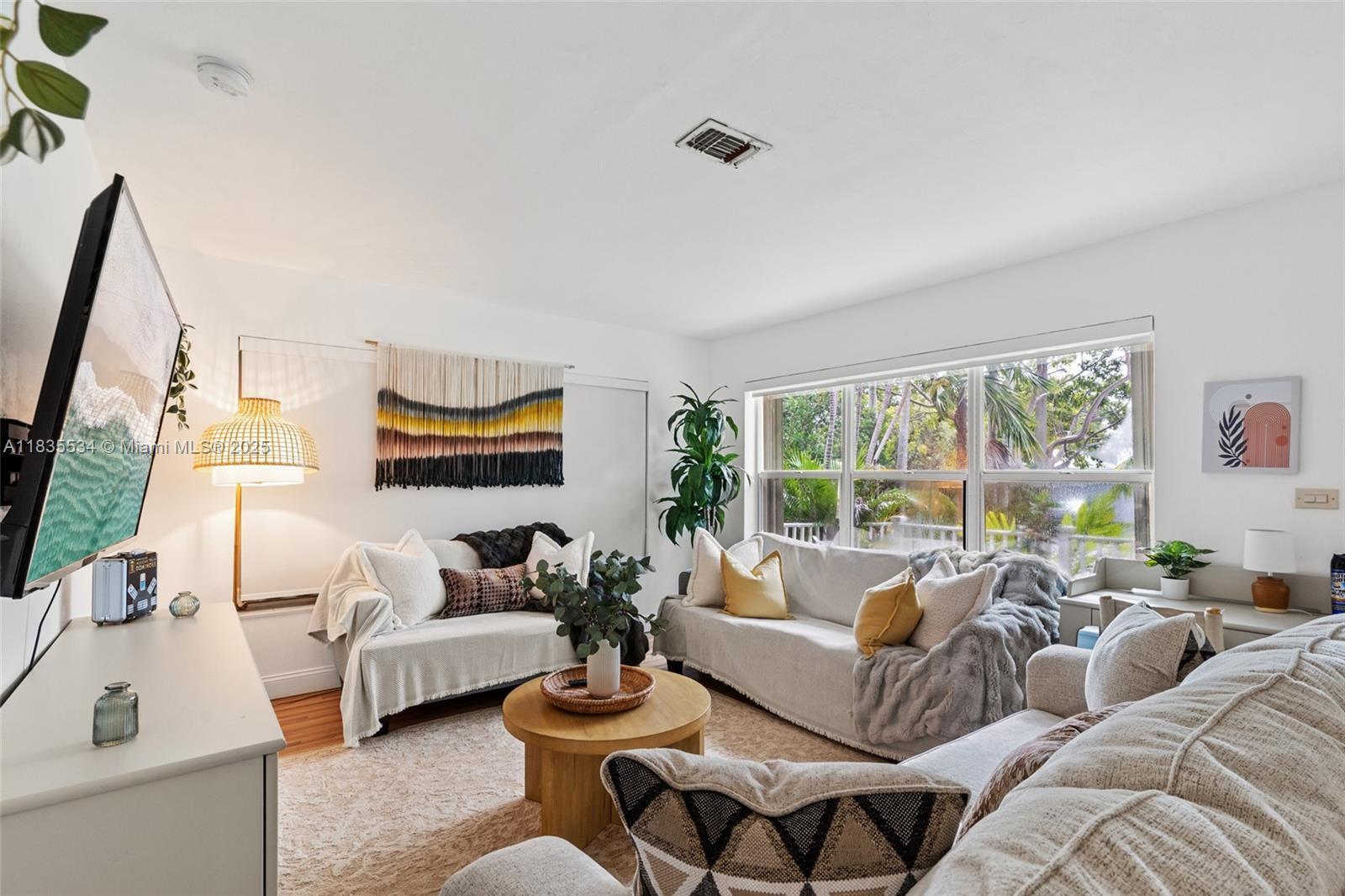 Property Photo: 1031 NE Little River Dr 1031 FL 33138