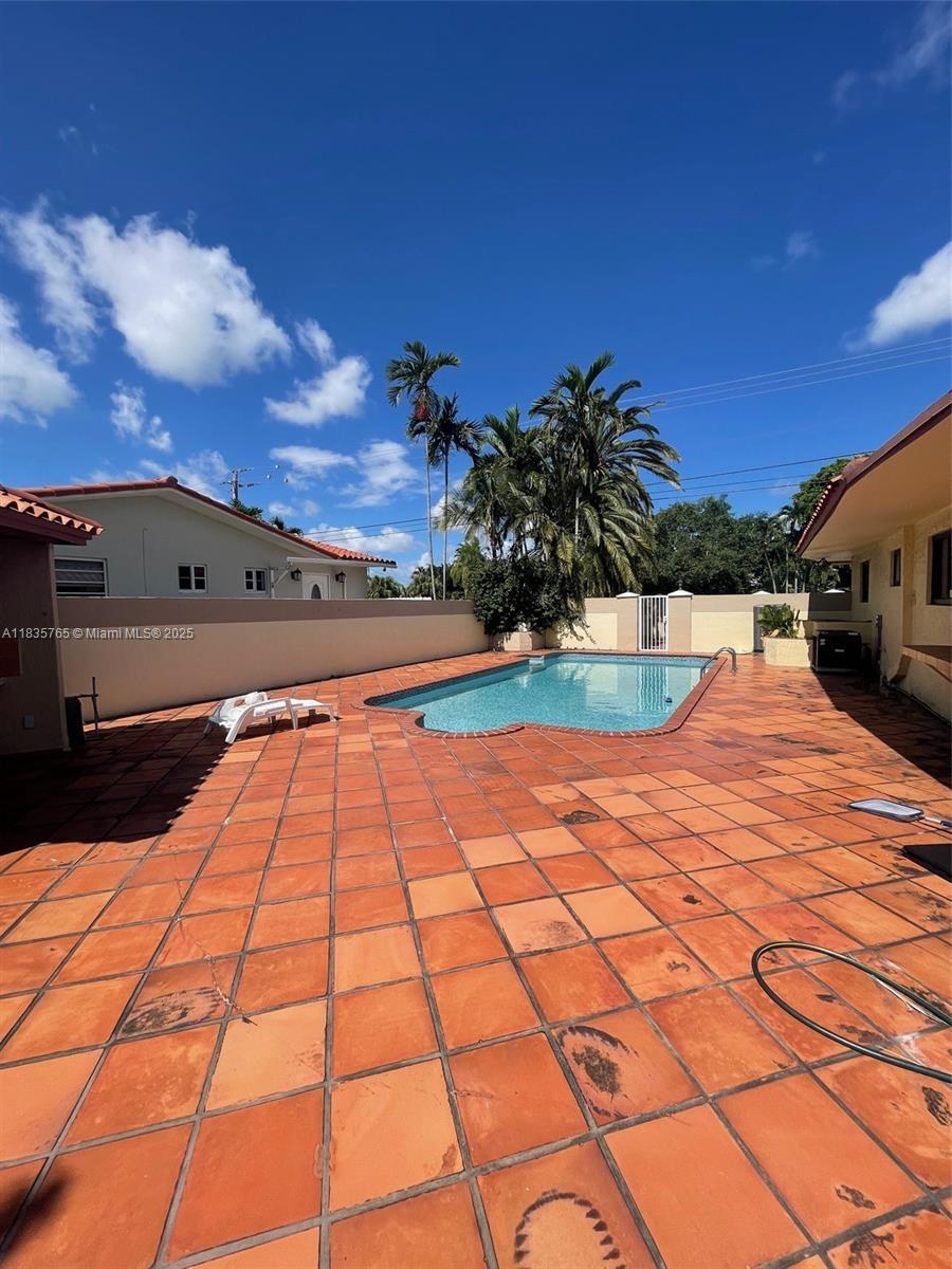 Property Photo:  5550 SW 87th Ave  FL 33165 