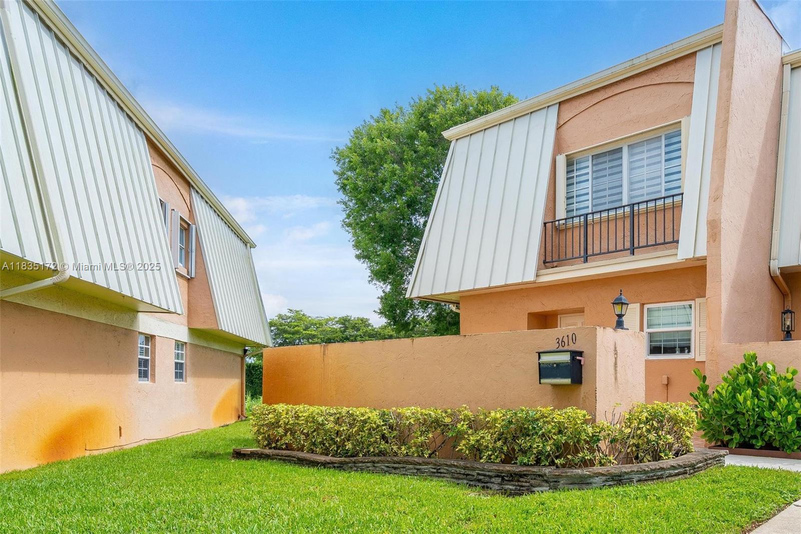 Property Photo: 3610 Citrus Trce 1 FL 33328-2633