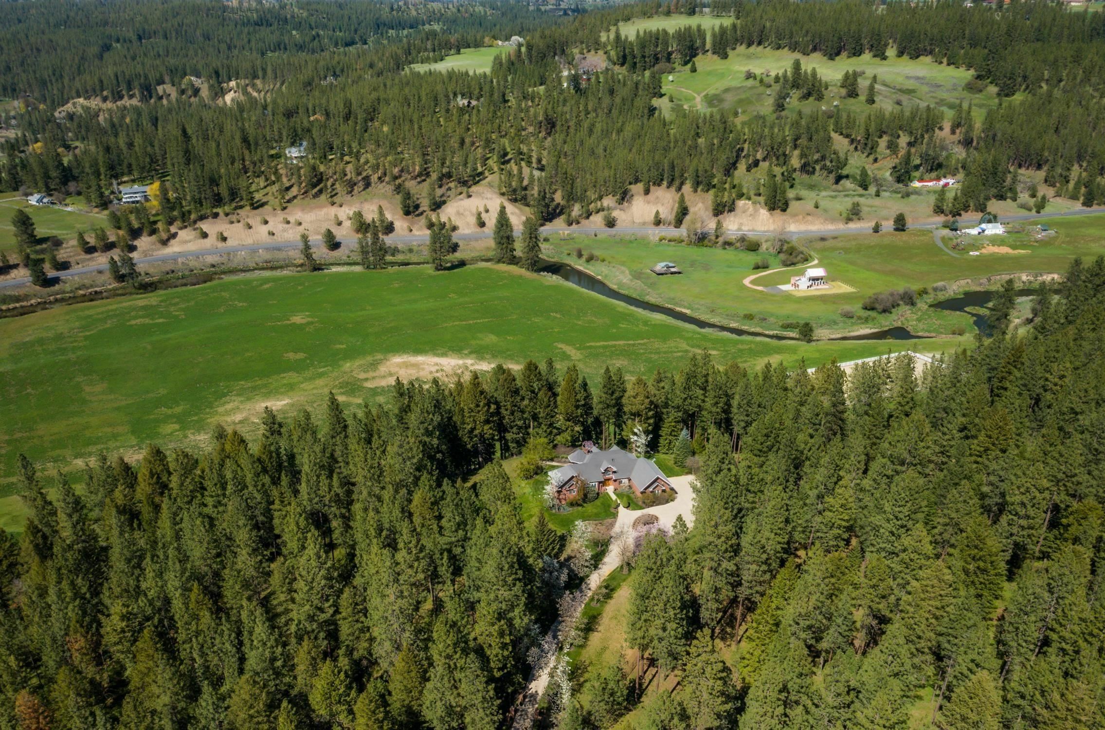 Property Photo: 1807 E Pinegate Ln WA 99224