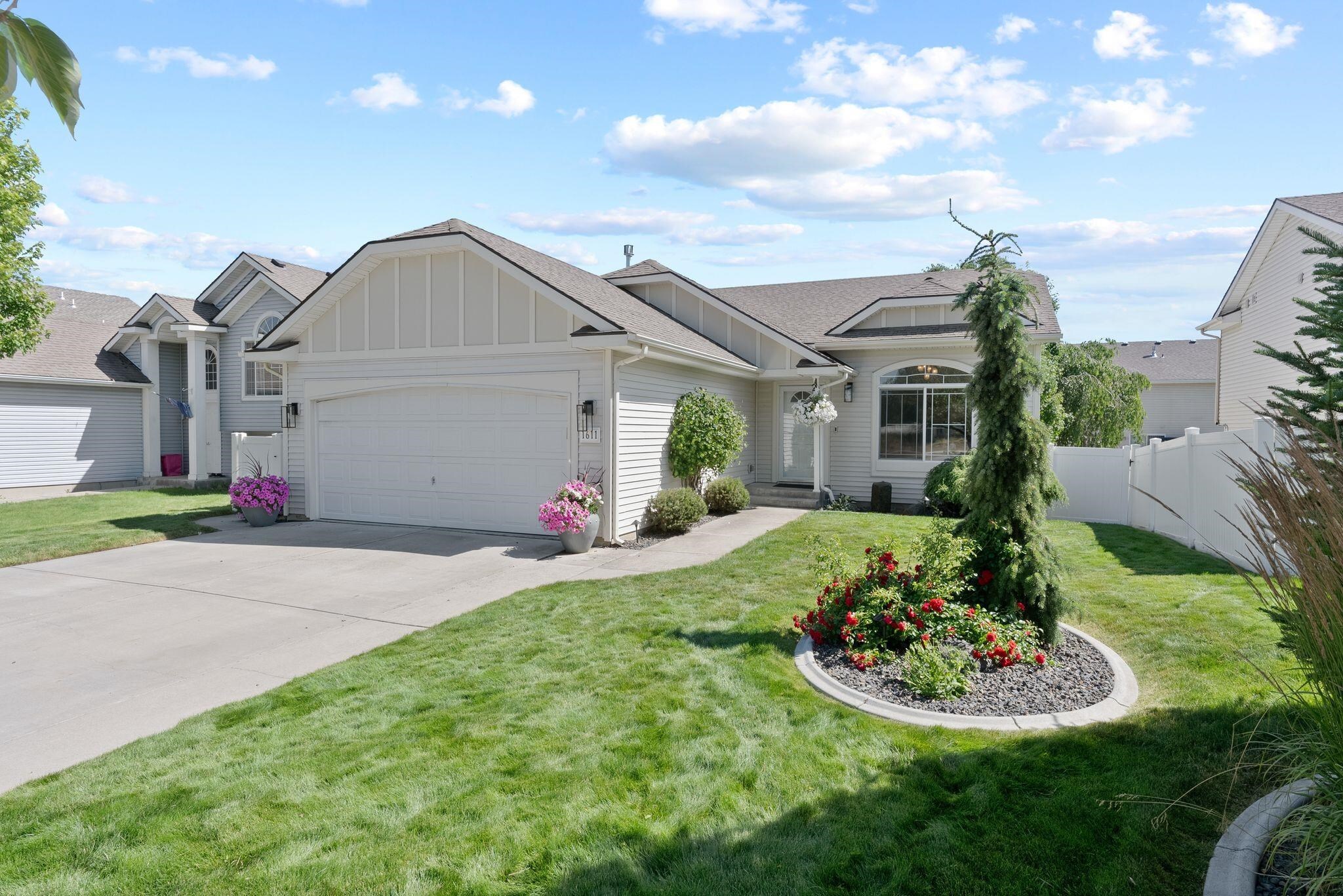 Property Photo: 1611 W Tieton Ave WA 99208