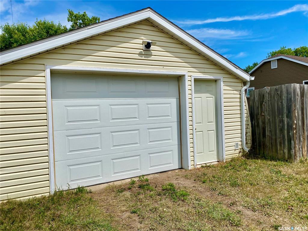Property Photo:  120 3rd Street W  SK S0C 0S0 